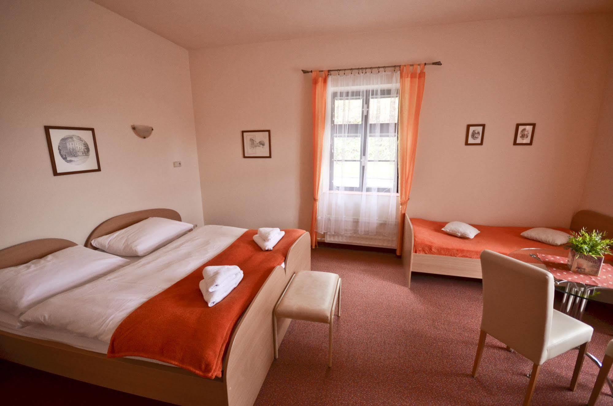 Hotel Paradies Teplice Luaran gambar